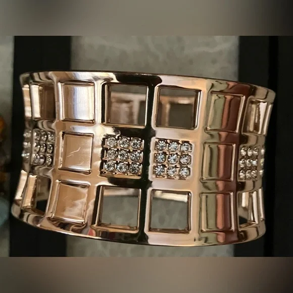 Lot of 4 Fashion Bracelets Costume Jewelry - Picture 4 of 6